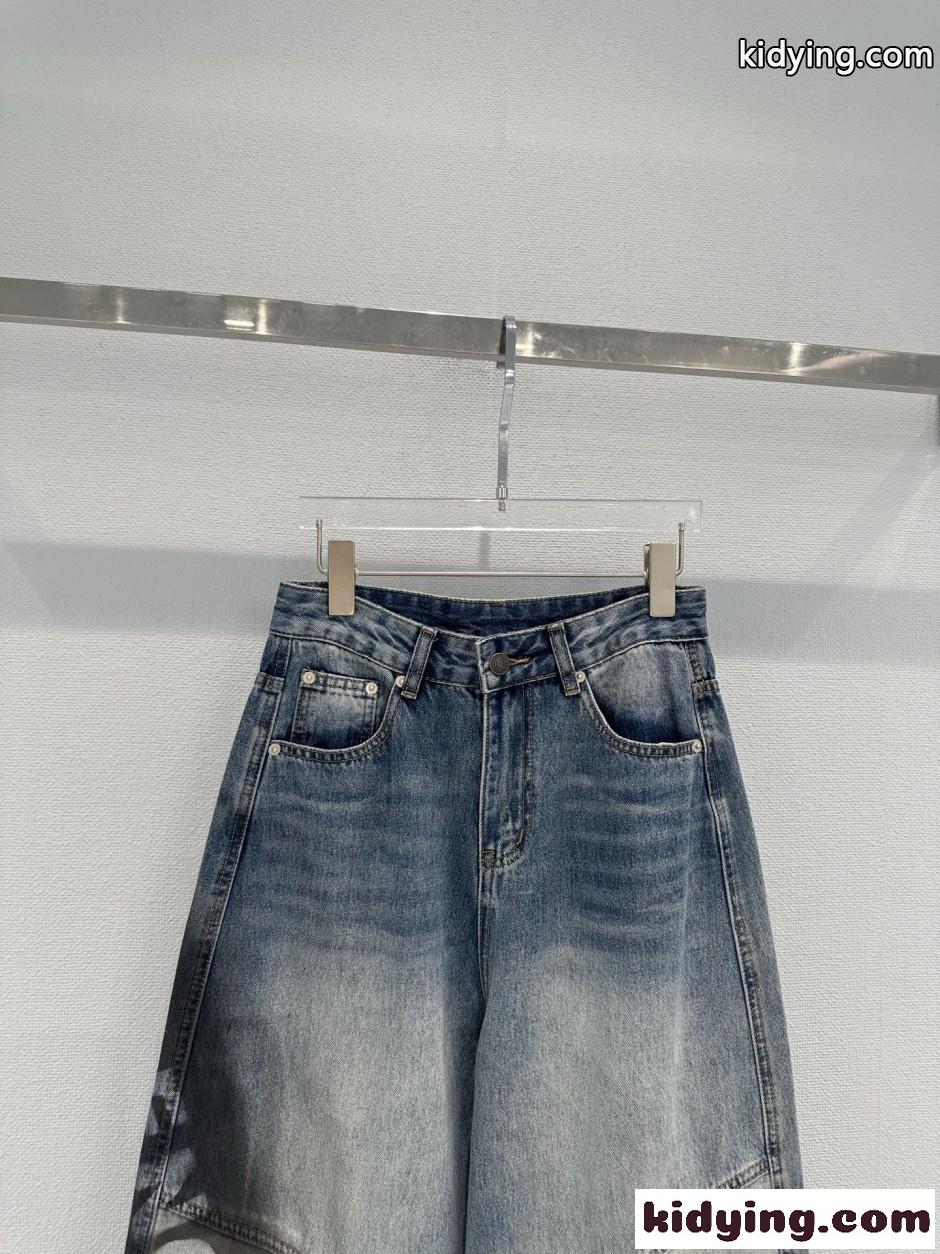 ゆったり デニムパンツ バレンシアガ ジーンズ コピー 合わせやすい-1