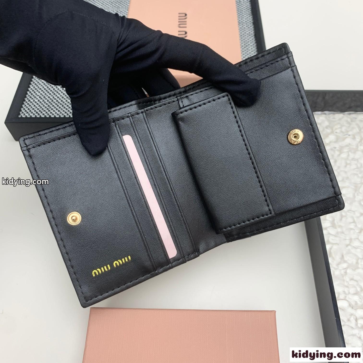 マテラッセ 小銭入れ付き 二つ折財布 ミュウミュウ 財布 コピー ブラック-4