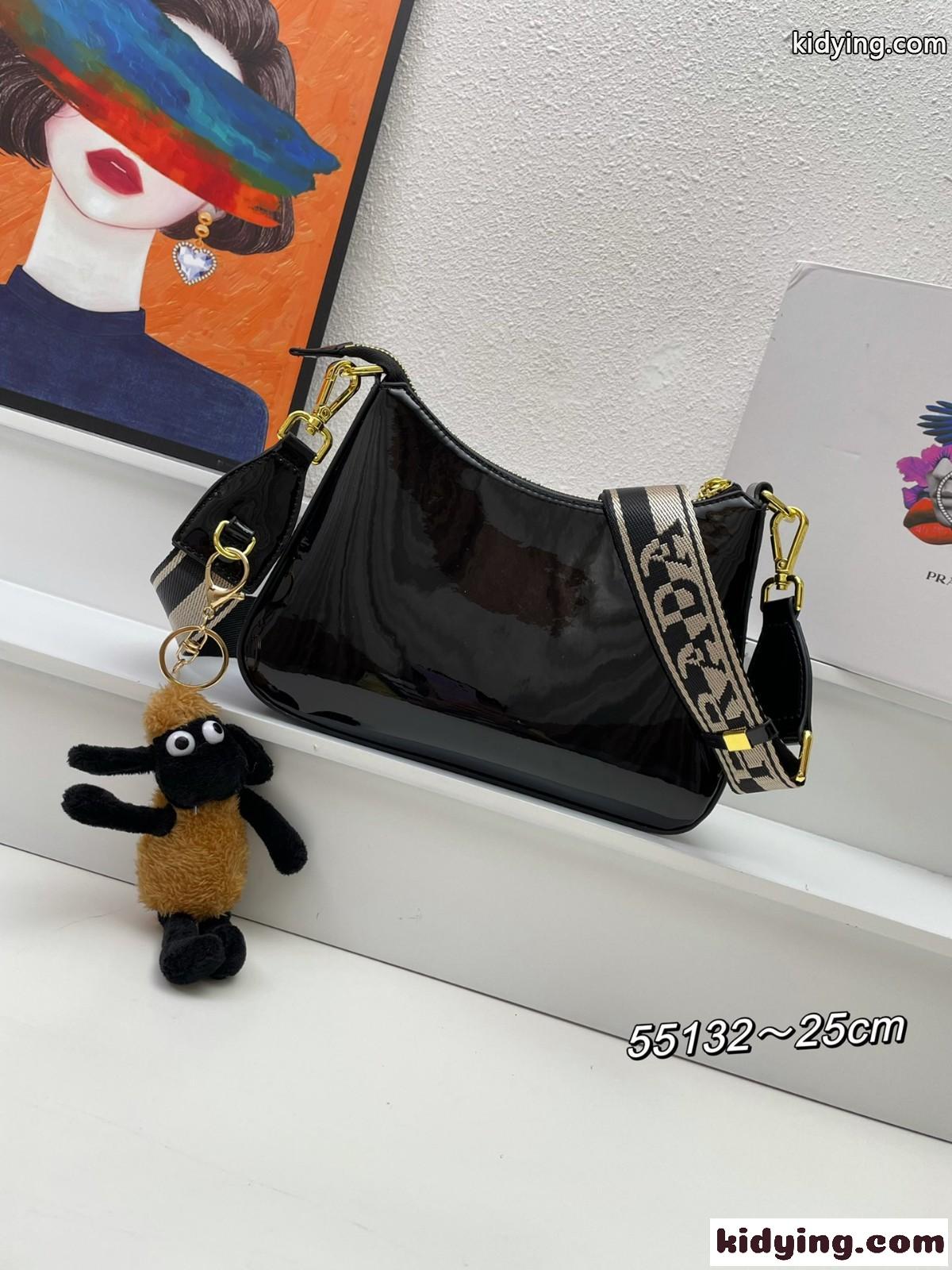 パテントレザー プラダ バッグ コピー 斜めがけ ショルダーバッグ ブラック-0