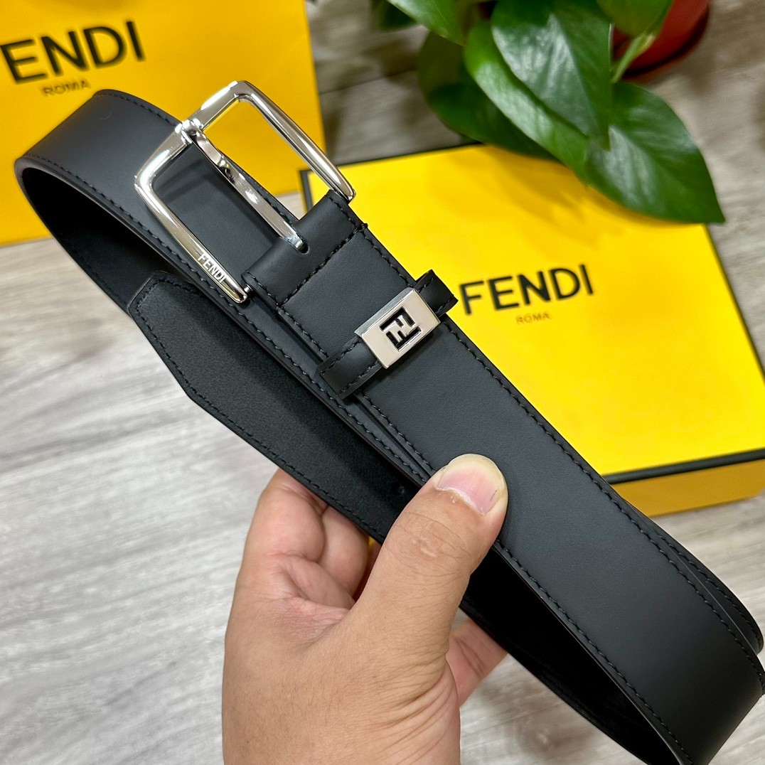 洗練された シンプル レザーベルト フェンディ ベルト 偽物 合わせやすい-4