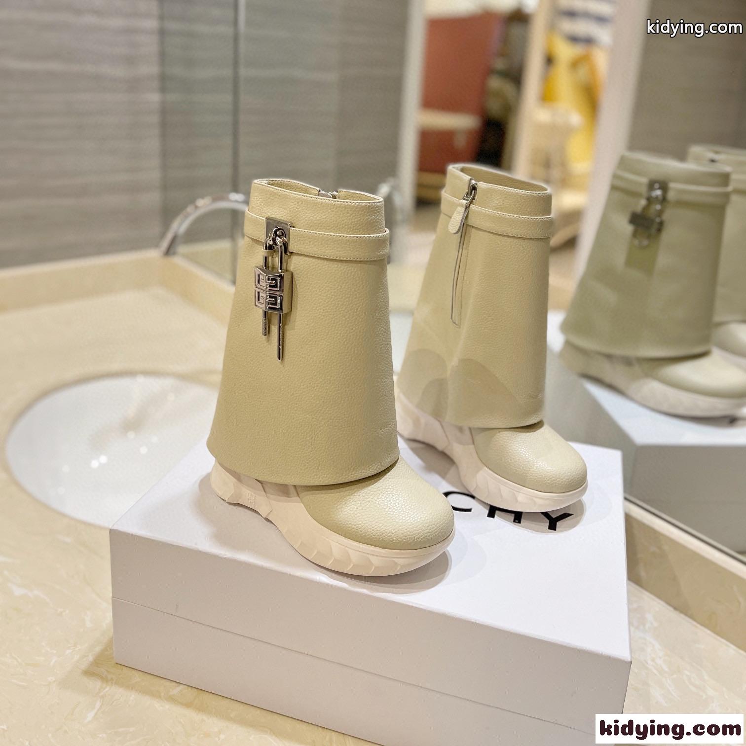 グレインレザー シャークロック バイカー アンクルブーツ ジバンシィ ブーツ スーパーコピー ベージュ-0