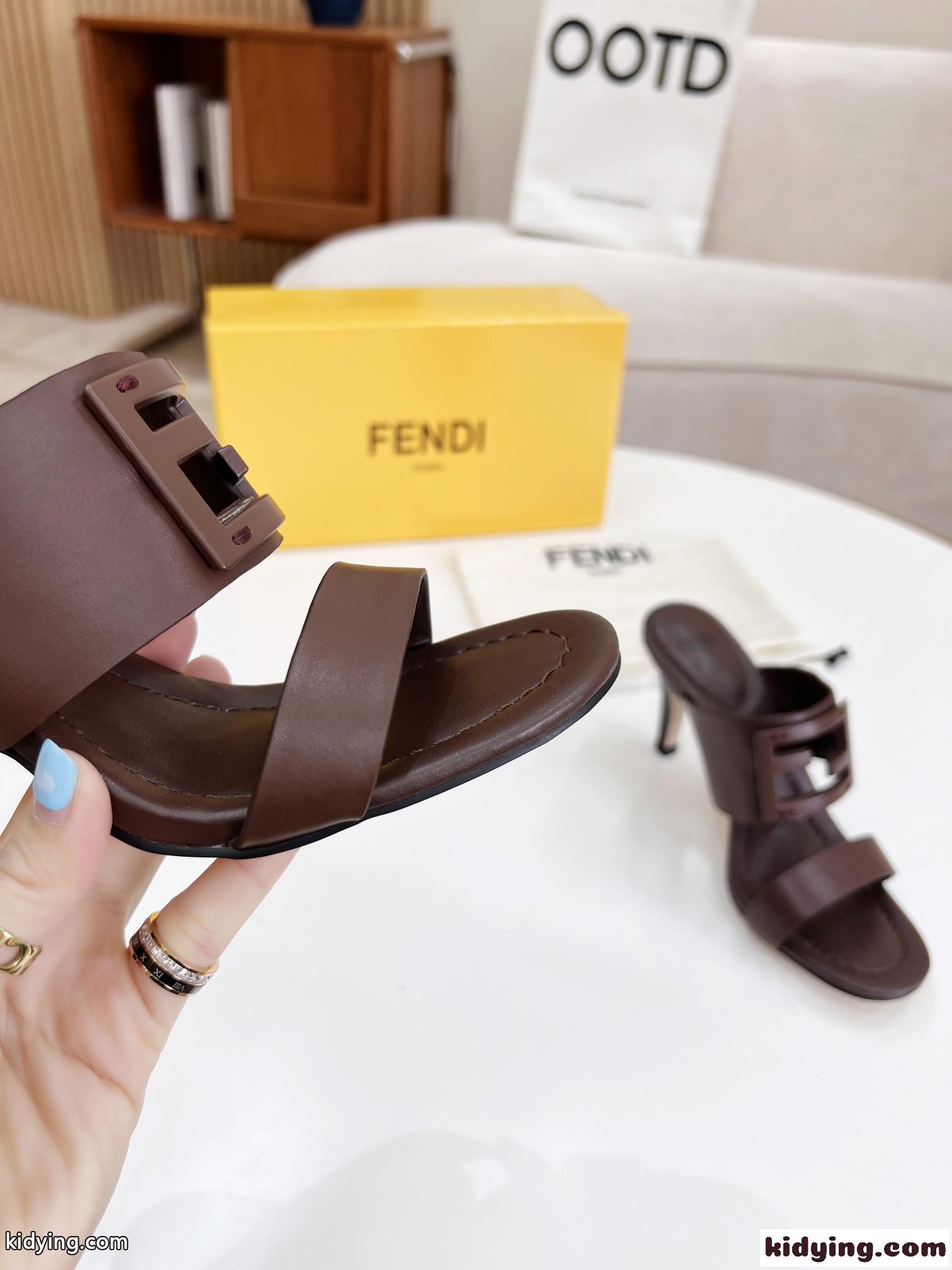 FFバゲット スティレットヒールサンダル フェンディ サンダル スーパーコピー ダークブラウン-4