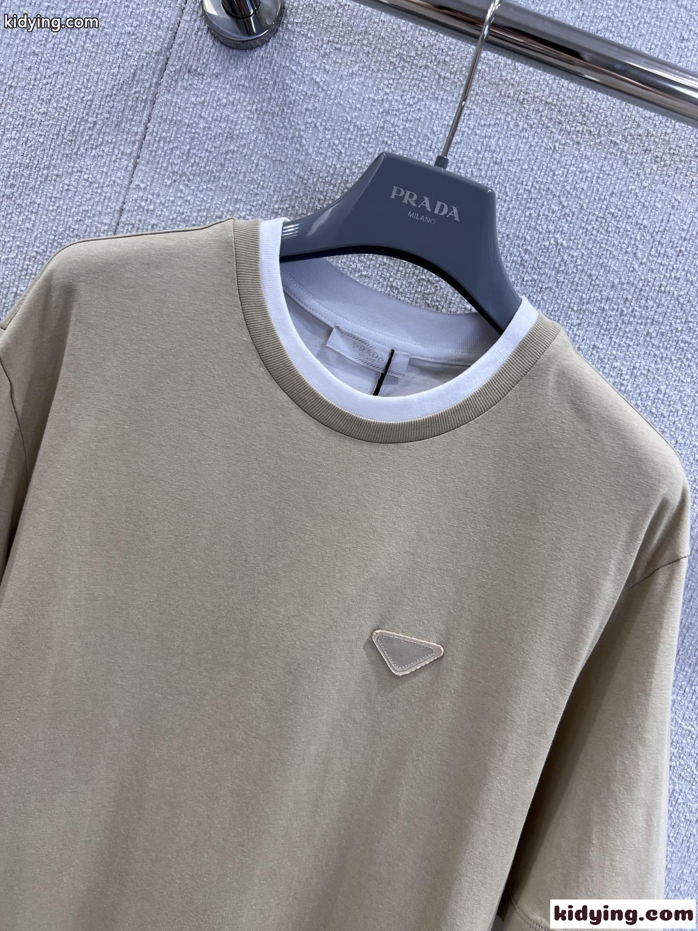 おしゃれ レイヤード風 クルーネック 半袖Tシャツ プラダ Tシャツ コピー ユニセックス カーキ-2