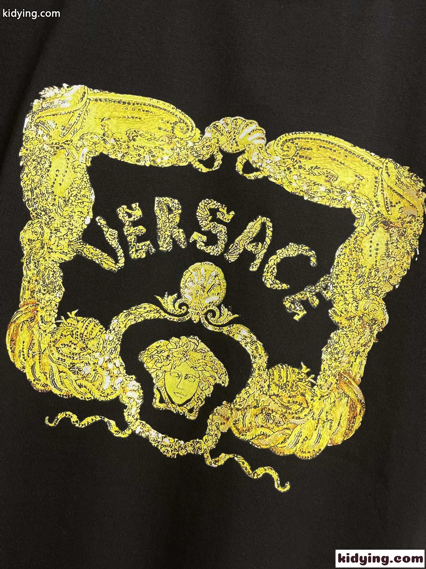 おしゃれ プリント クルーネック 半袖 ヴェルサーチェ Tシャツ コピー 合わせやすい-4