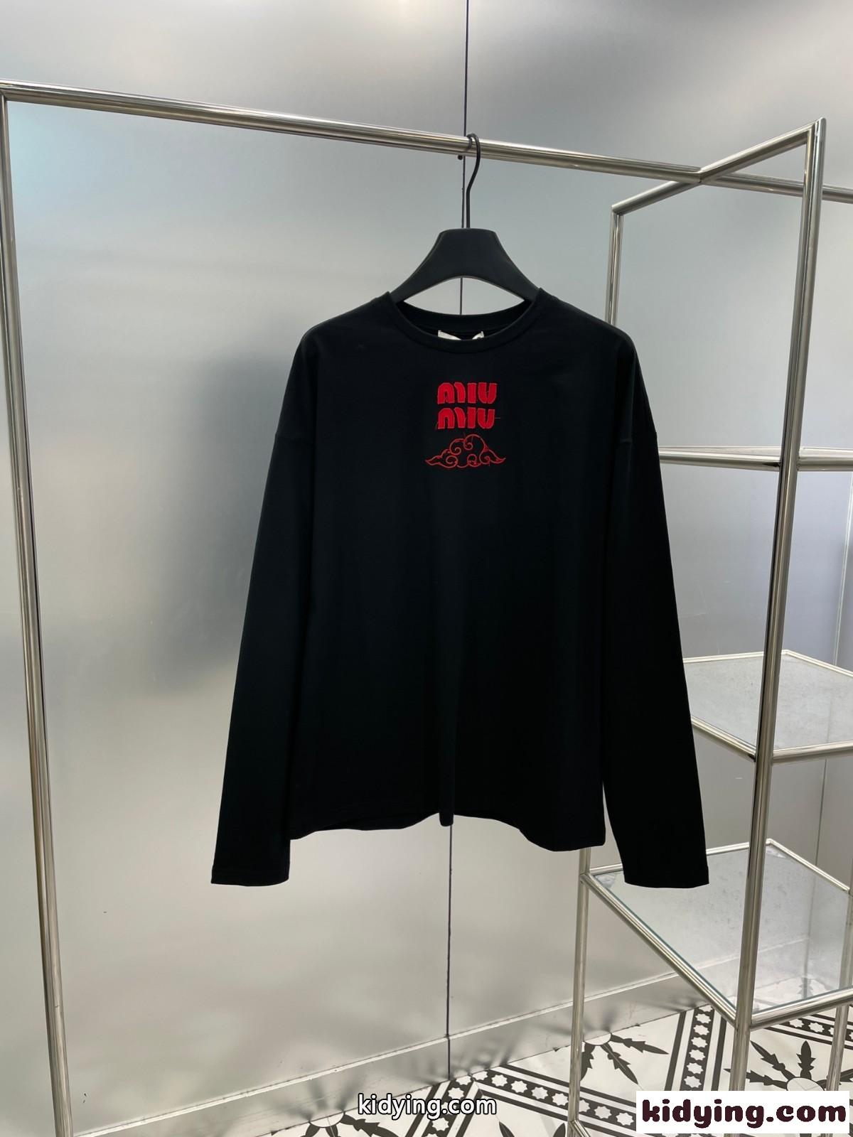 定番 ロゴ刺繍 クルーネック長袖Tシャツ ミュウミュウ Tシャツ コピー ブラック-1