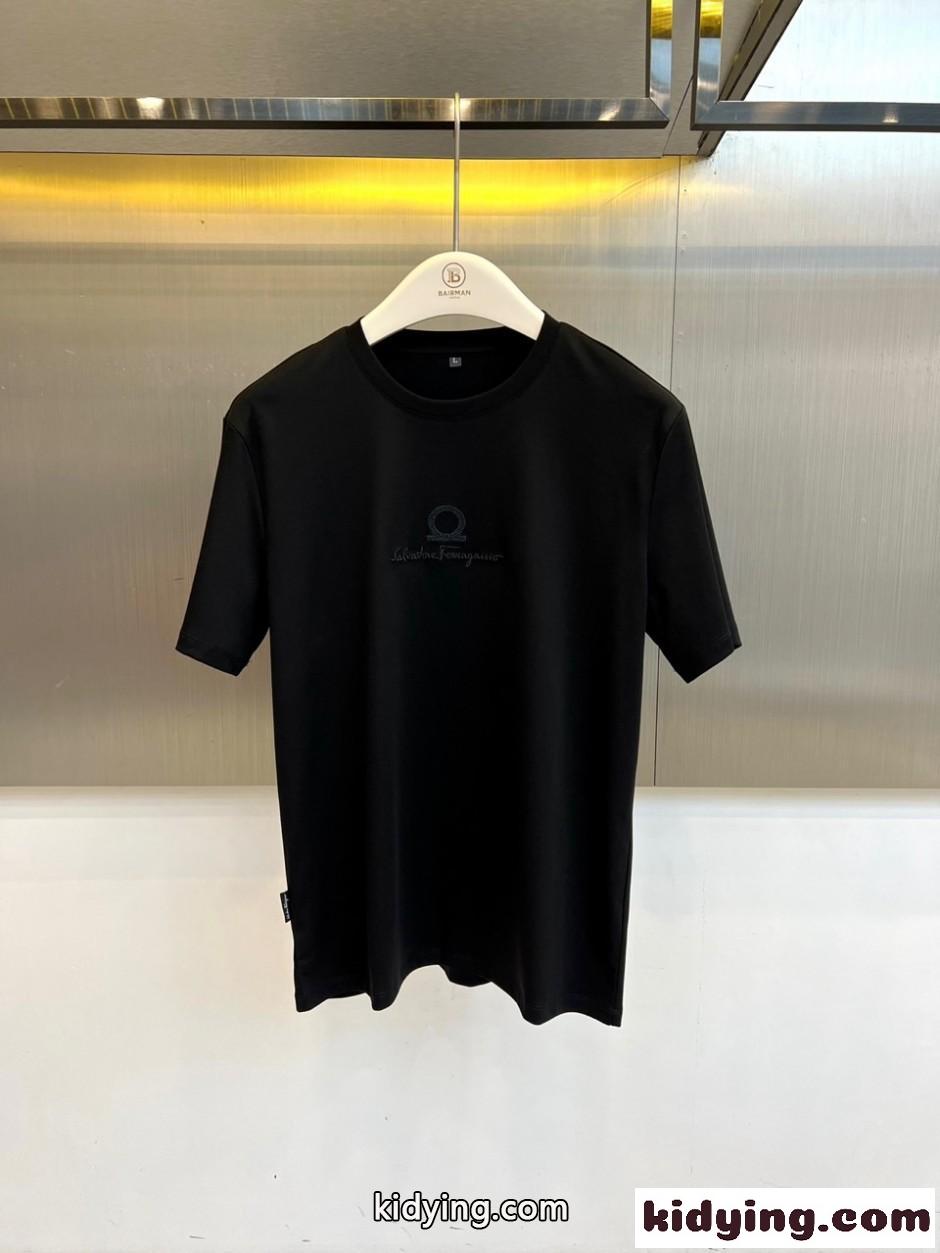 カジュアル 洗練された 半袖Tシャツ サルヴァトーレ・フェラガモ Tシャツ 偽物 ブラック-0