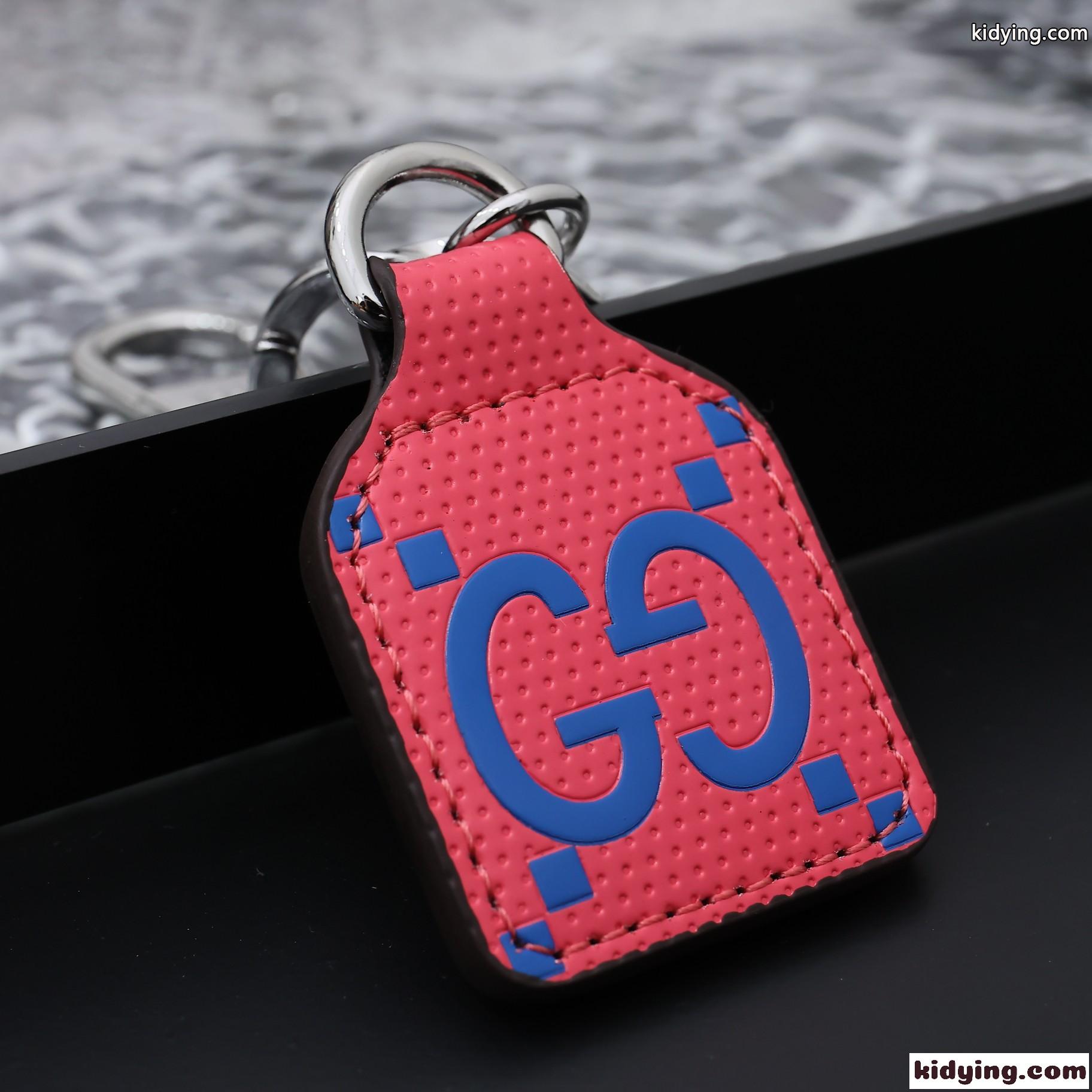 GGエンボス キーチェーン グッチ キーホルダー コピー ピンク-3