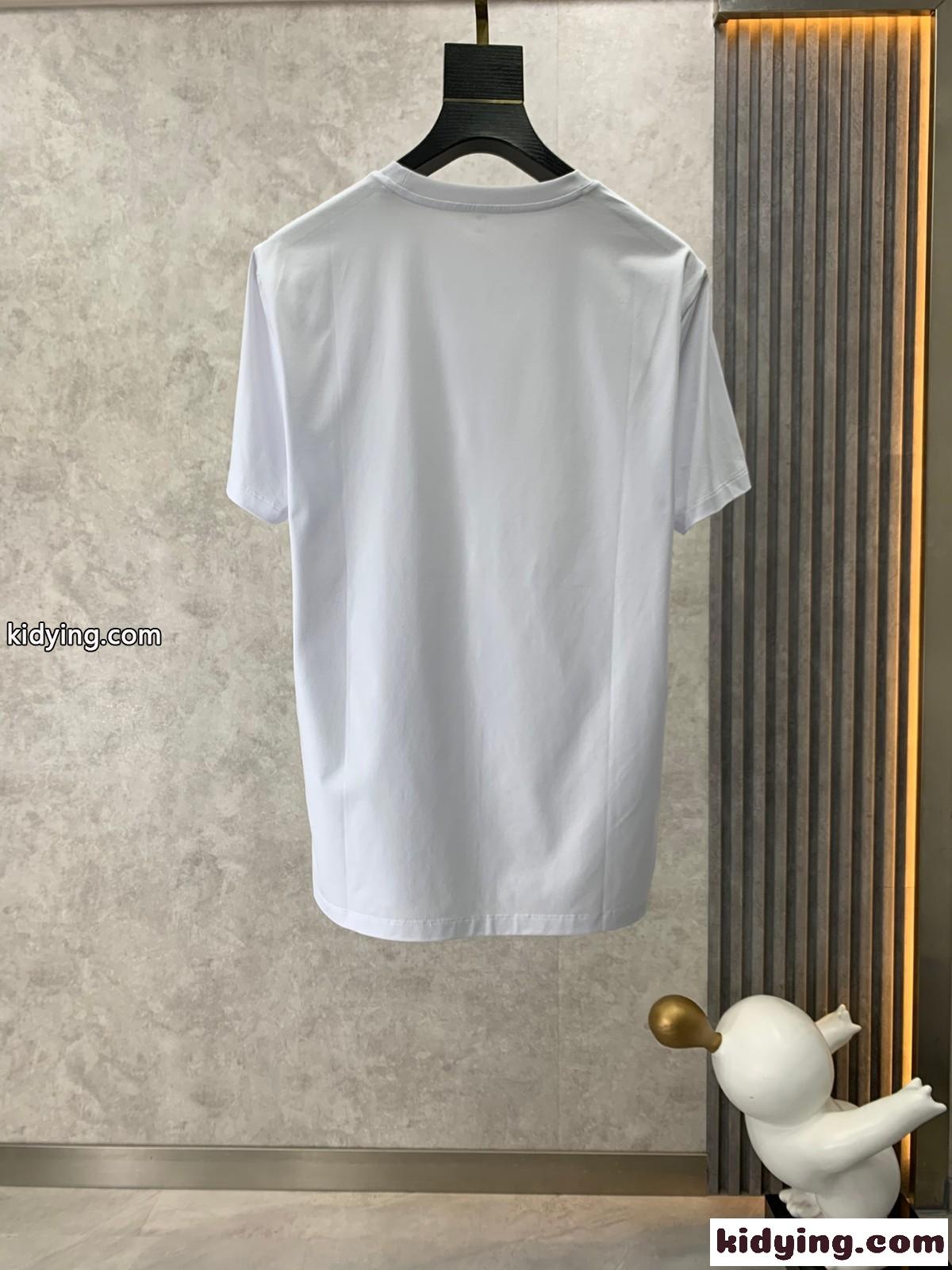 サルヴァトーレ・フェラガモ Tシャツ コピー シンプル 着回し クルーネック 半袖Tシャツ-1
