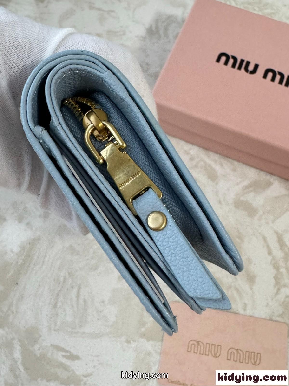 シンプル 上品 コンパクト 二つ折り財布 ミュウミュウ 財布 コピー ブルー-1