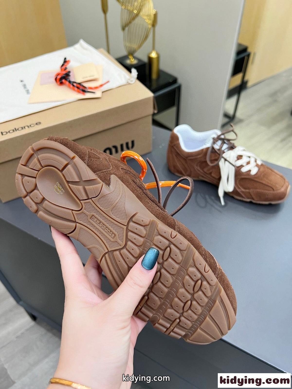 New Balance x Miu Miu xxx スエードスニーカー ミュウミュウ スニーカー コピー ブラウン-0
