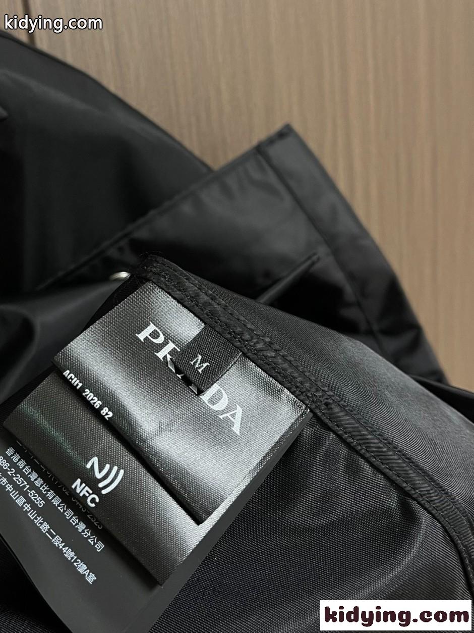 人気 洗練された Re-Nylon 半袖シャツ プラダ シャツ 偽物 ブラック-4