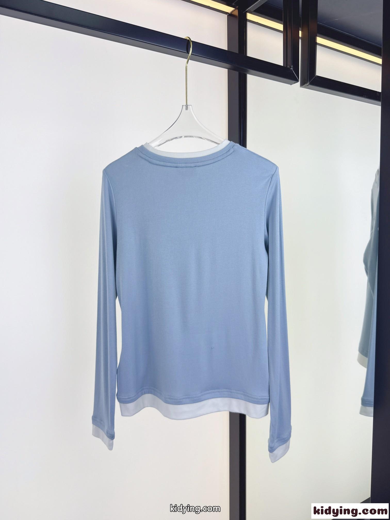 洗練された お洒落 重ね着風 長袖Tシャツ モンクレール Tシャツ 偽物 ブルー-4