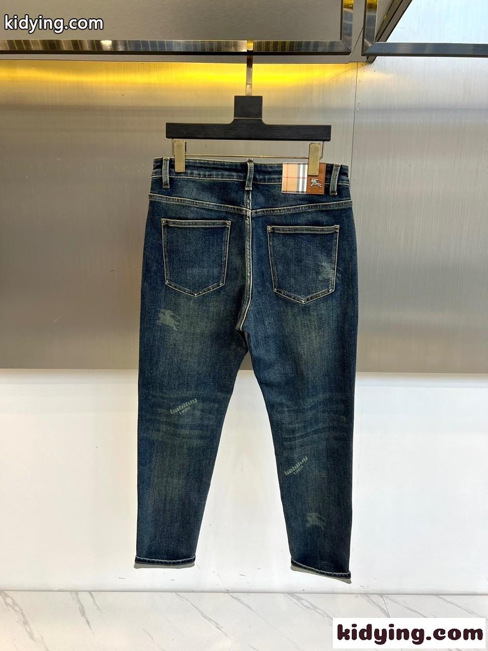大人 カジュアル デニムパンツ バーバリー ジーンズ 偽物 合わせやすい-2