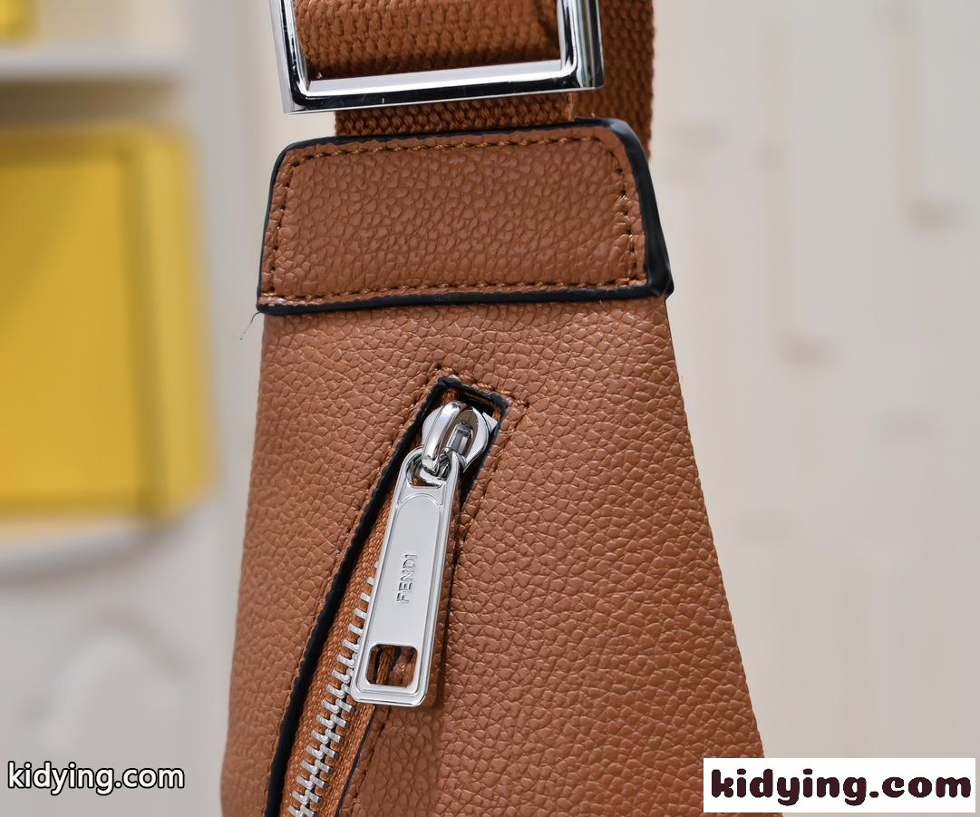 FENDI ROMA レザー フェンディ コーノ スーパーコピー メンズバッグ ブラウン-2