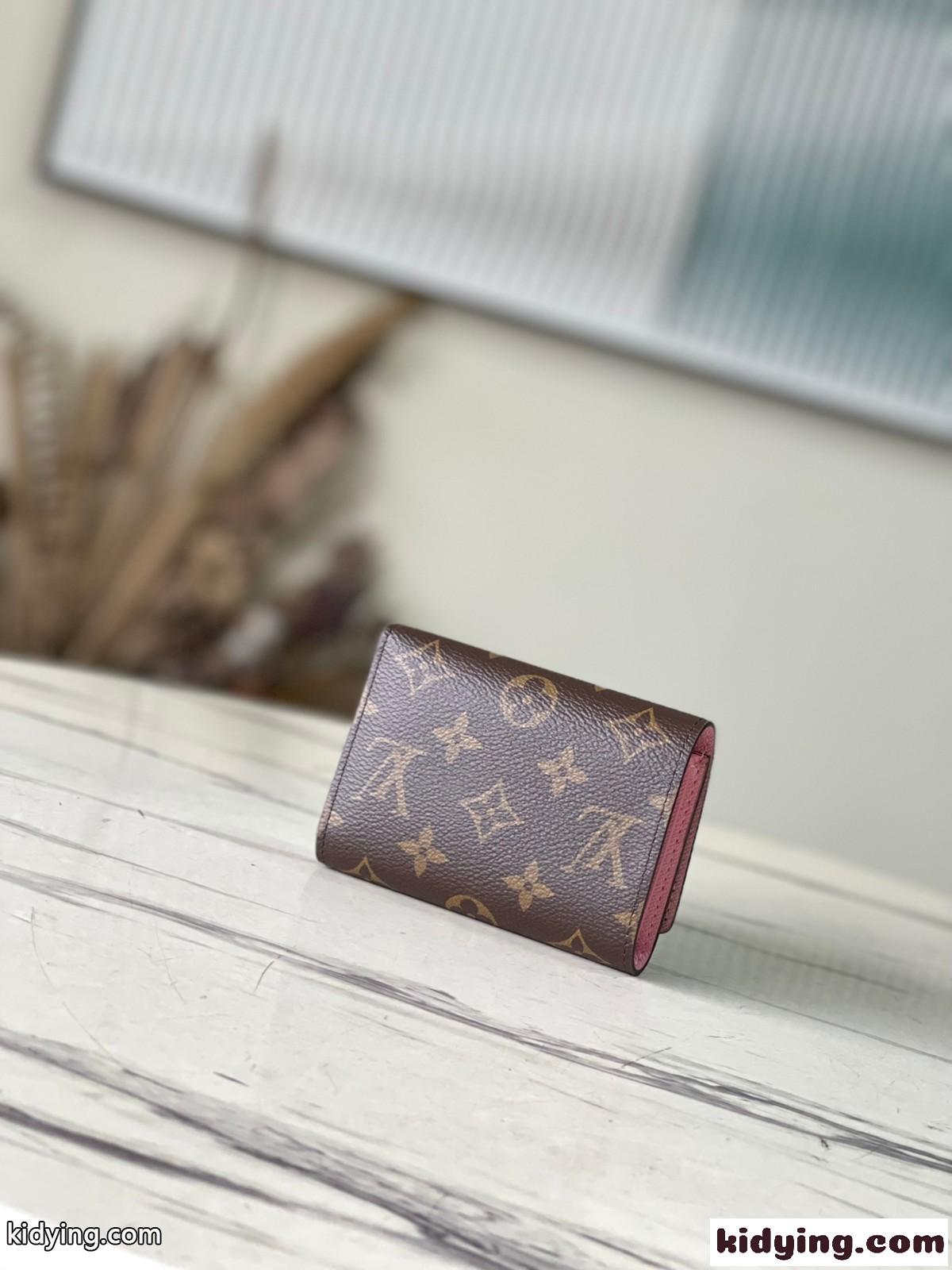 M82111 LV × YK ポルトフォイユ・ヴィクトリーヌ ルイ・ヴィトン 財布 コピー 人気-1