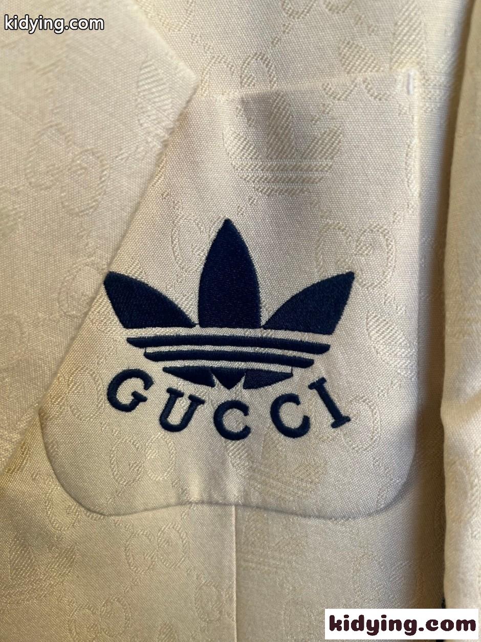 adidas × GUCCI ジャケット & スラックス スーツ グッチ セットアップ 偽物 ベージュ-2