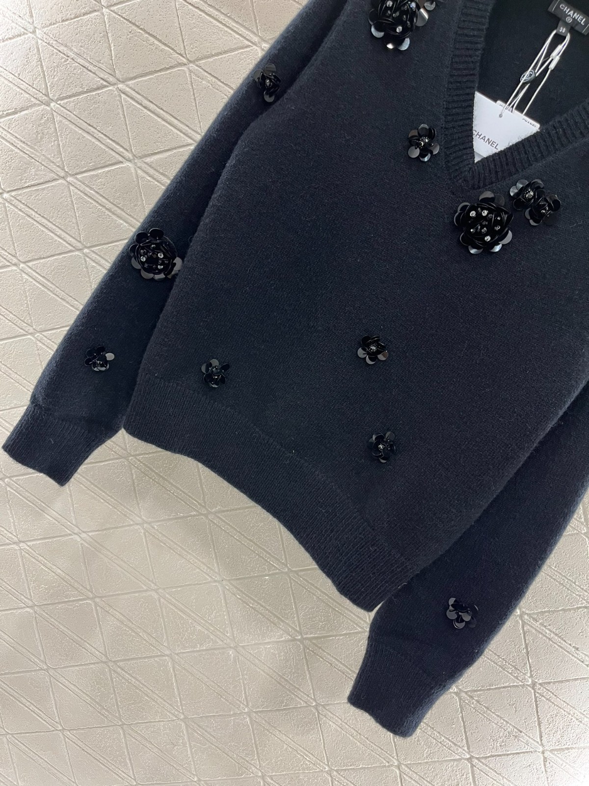カジュアル フラワーモチーフ Vネック ニット シャネル セーター コピー ブラック-4
