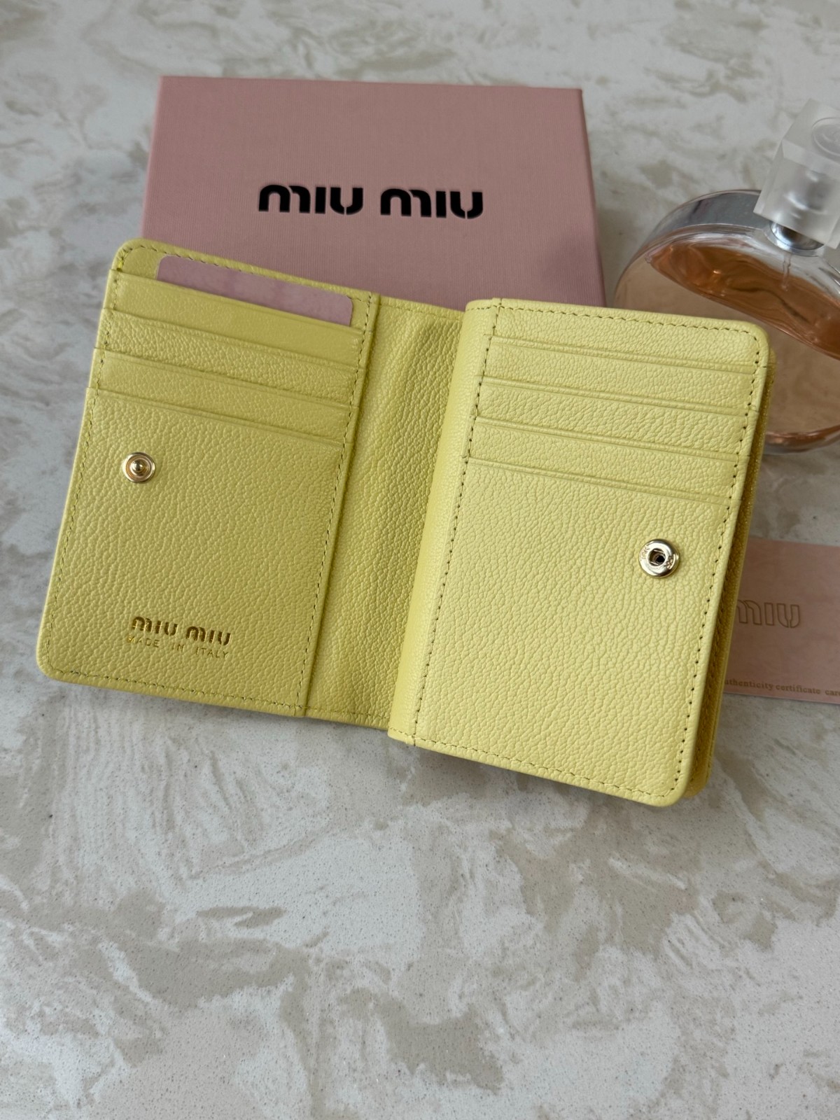 シンプル 上品 コンパクト 二つ折り財布 ミュウミュウ 財布 コピー イエロー-3