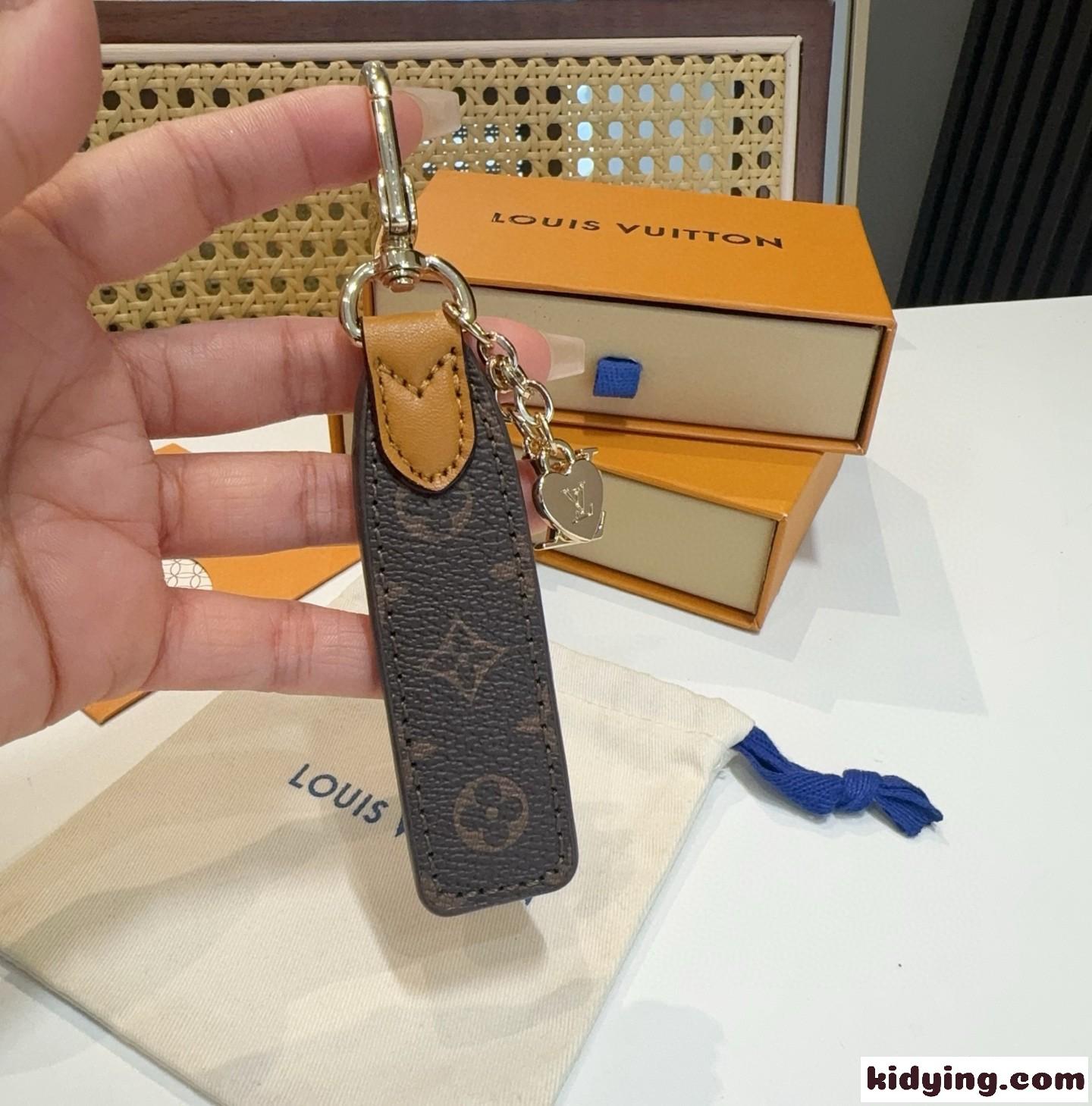 M01184 キーホルダー･LV チェリシュド ルイ・ヴィトン キーホルダー コピー-1