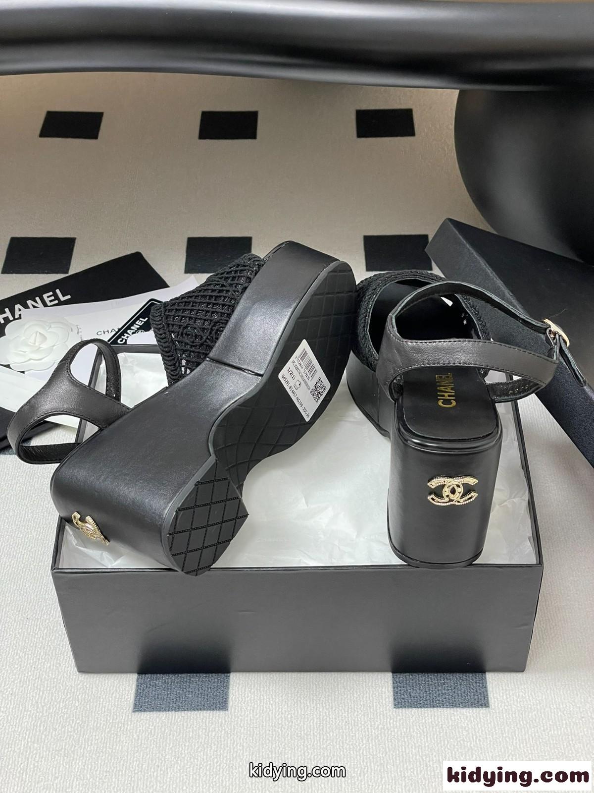 【上品で愛らしい足元】CHANEL CCロゴ メッシュ厚底サンダル コピー ブラック-4