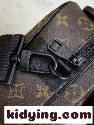 このS LockメッセンジャーバッグはMonogram Macassar帆布で作られ 新しいロックはGeorges Vuittonが1886年にデザインした ルイヴィトン バッグ コピー-4