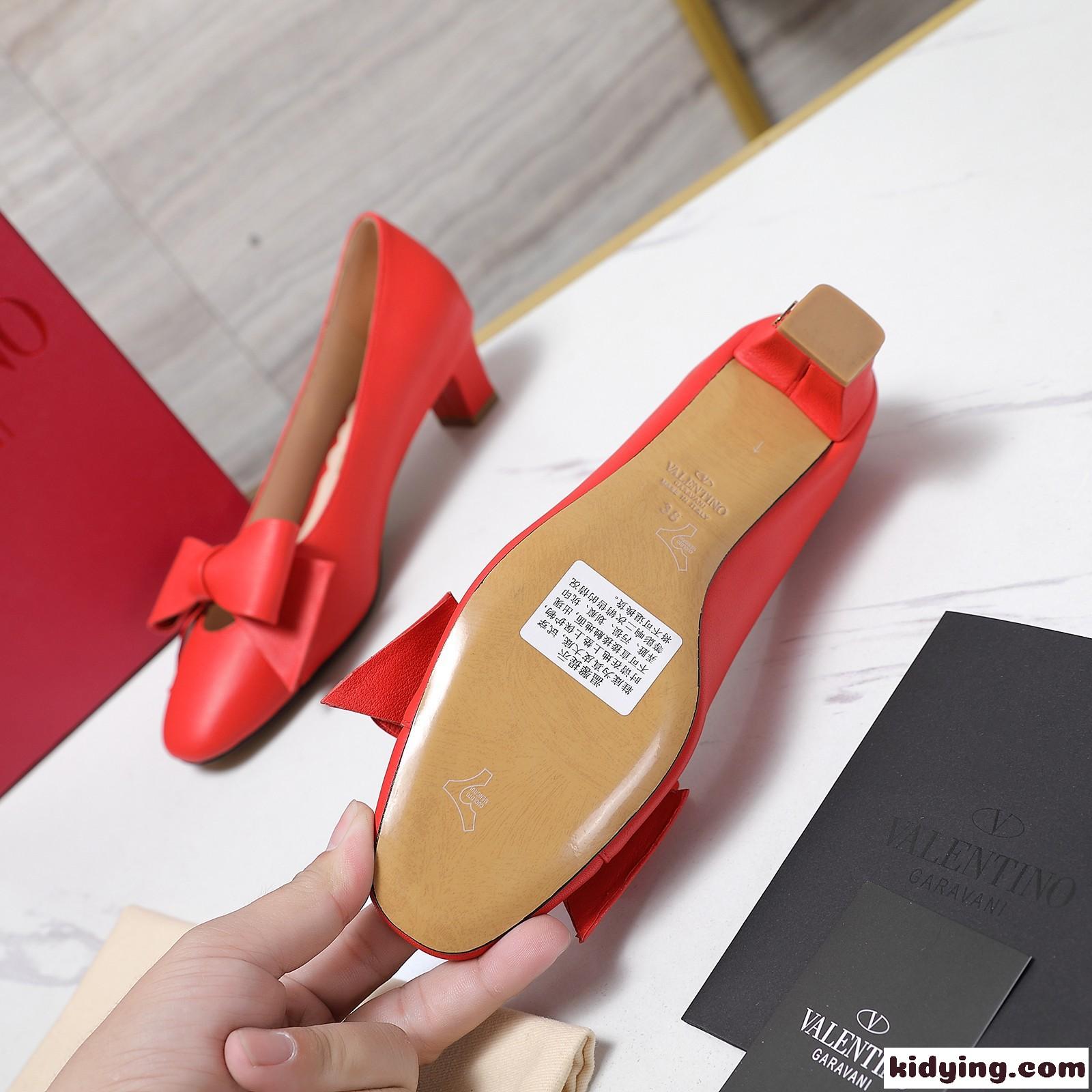 大人可愛い リボンパンプス ヴァレンティノ パンプス スーパーコピー レッド-3
