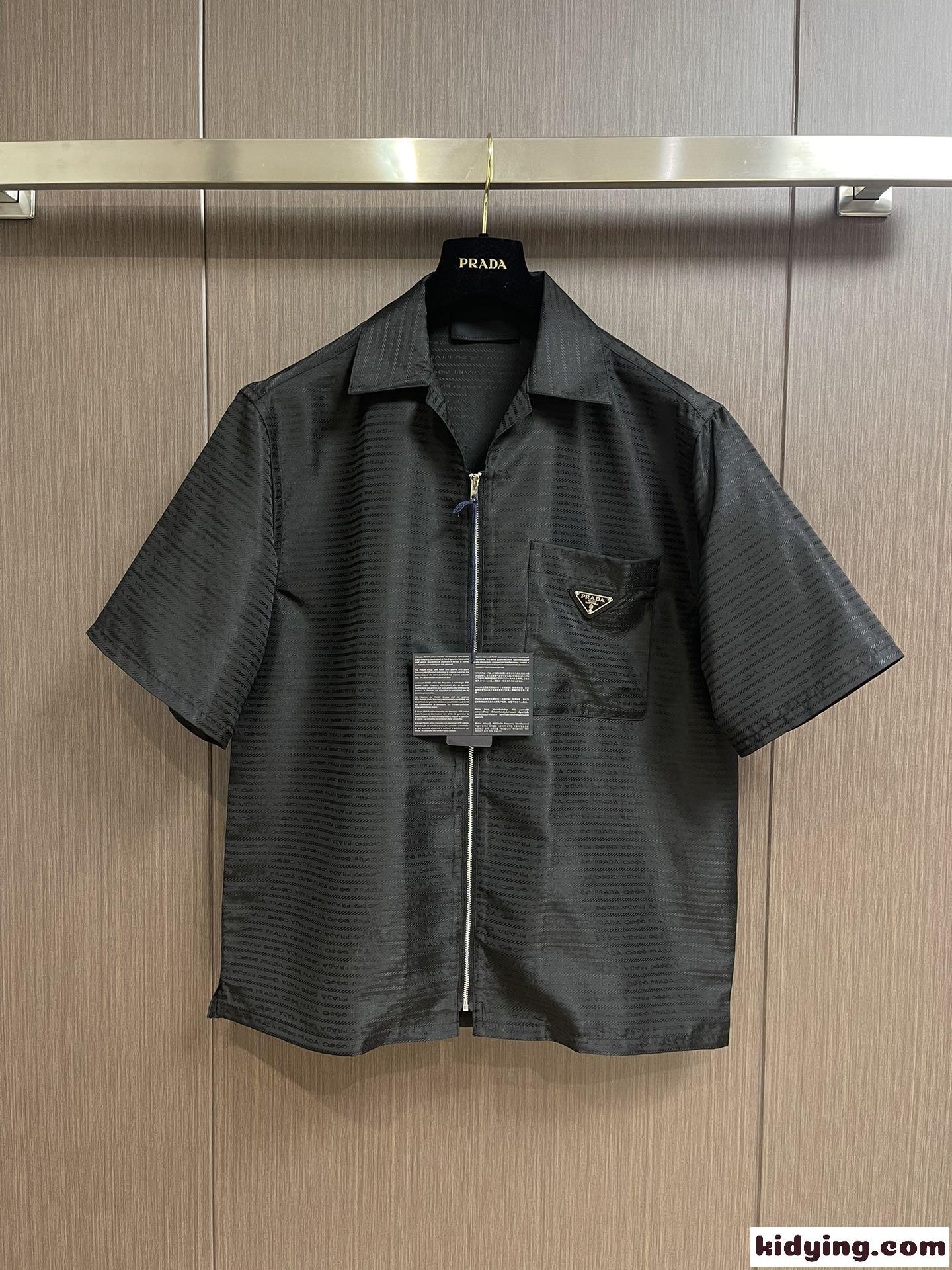 人気 上品 Re-Nylon 半袖シャツ プラダ シャツ コピー メンズ ファッション-0