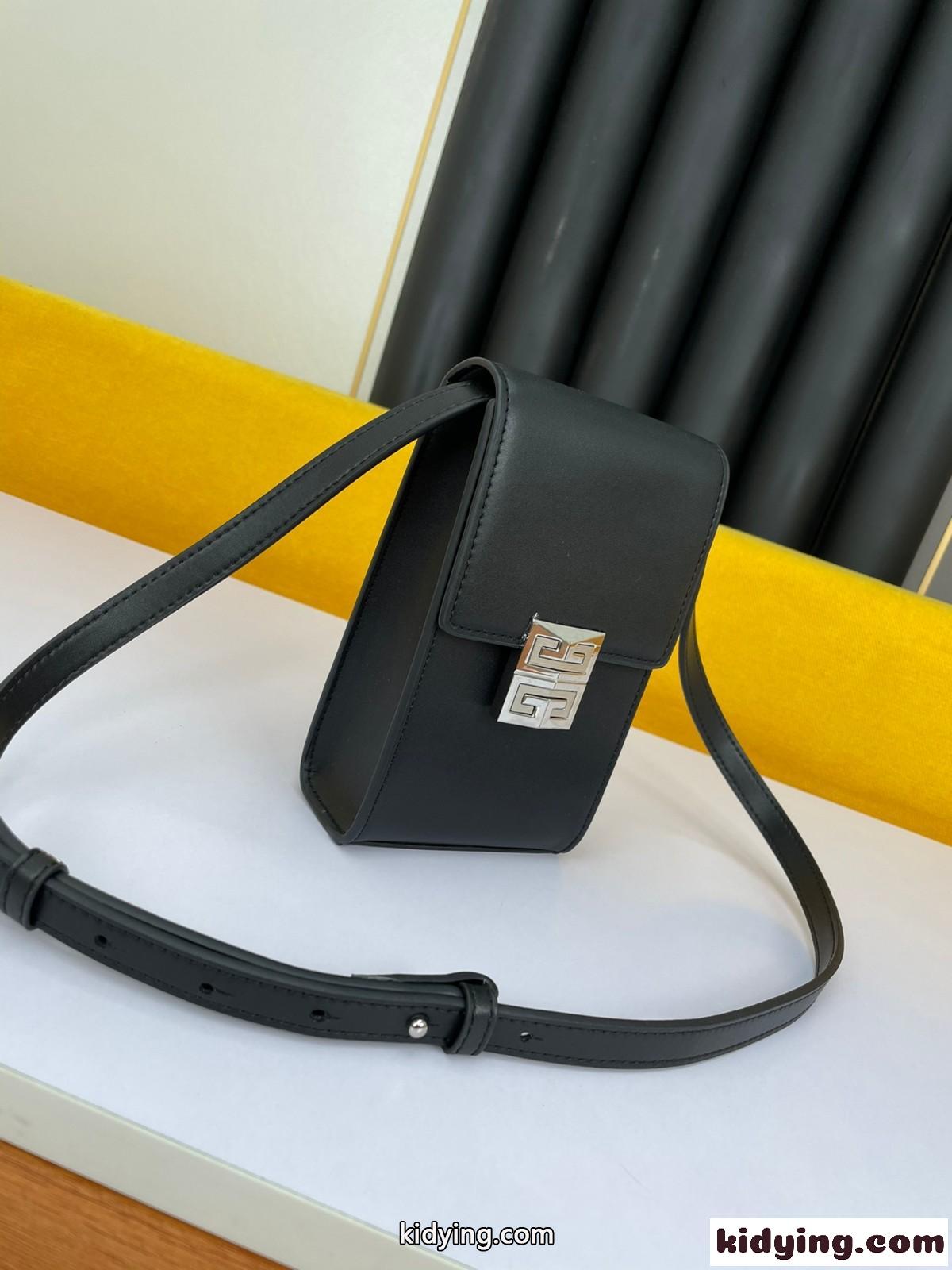 カジュアル 斜め掛け ポーチ 上品 ミニ 4G ジバンシィ バッグ コピー おしゃれ-1