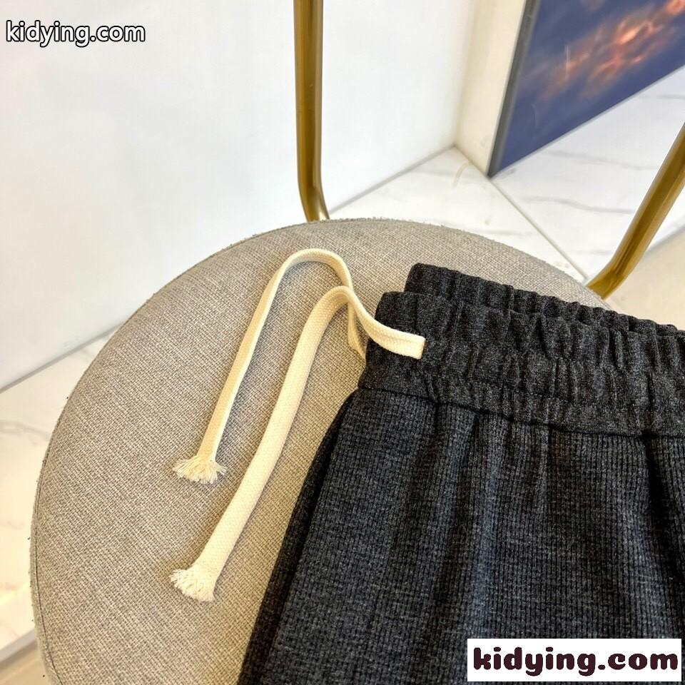 カジュアル ロゴパッチ ショートパンツ フェンディ パンツ コピー ダークグレー-2