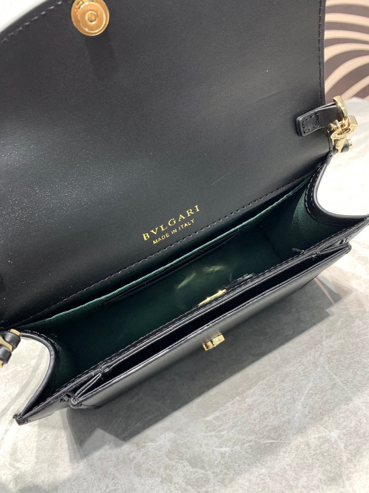 セルペンティ フォーエバー EAST-WEST ショルダーバッグ ブルガリ バッグ コピー ブラック-4