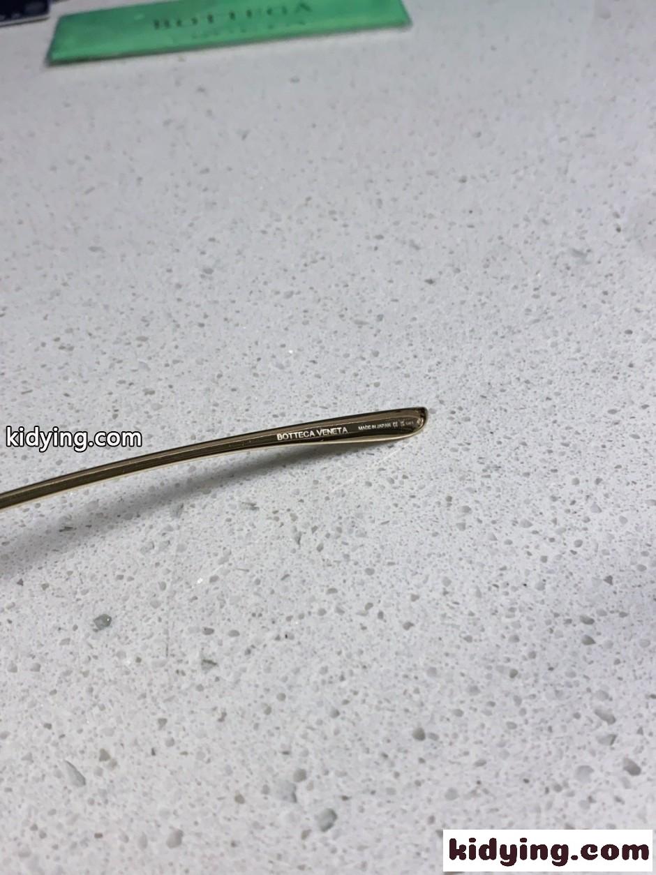 ノットディテール キャットアイ ボッテガ・ヴェネタ サングラス 偽物 アイウェア グリーン-3