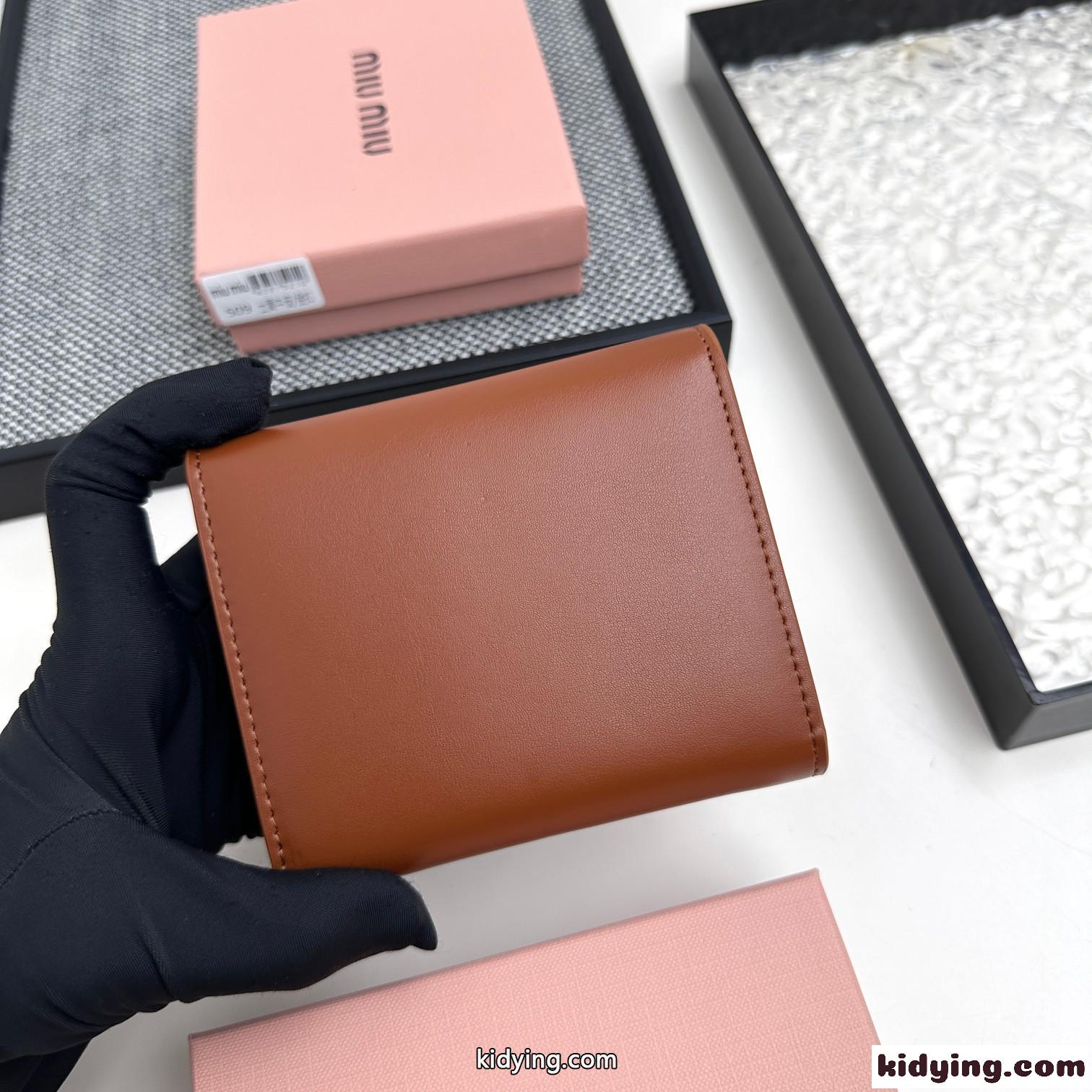 定番 3つ折り財布 小銭入れ付き レディース ミュウミュウ 財布 コピー ブラウン-2