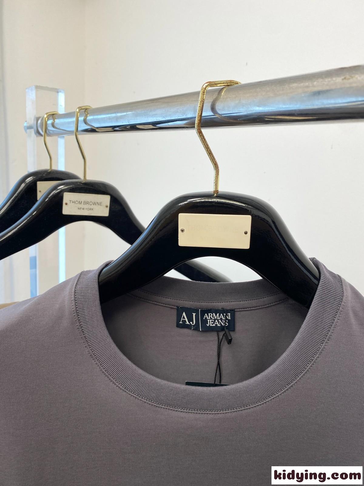 洗練された シンプル アルマーニ Tシャツ 偽物 ロゴ 半袖Tシャツ グレー-1
