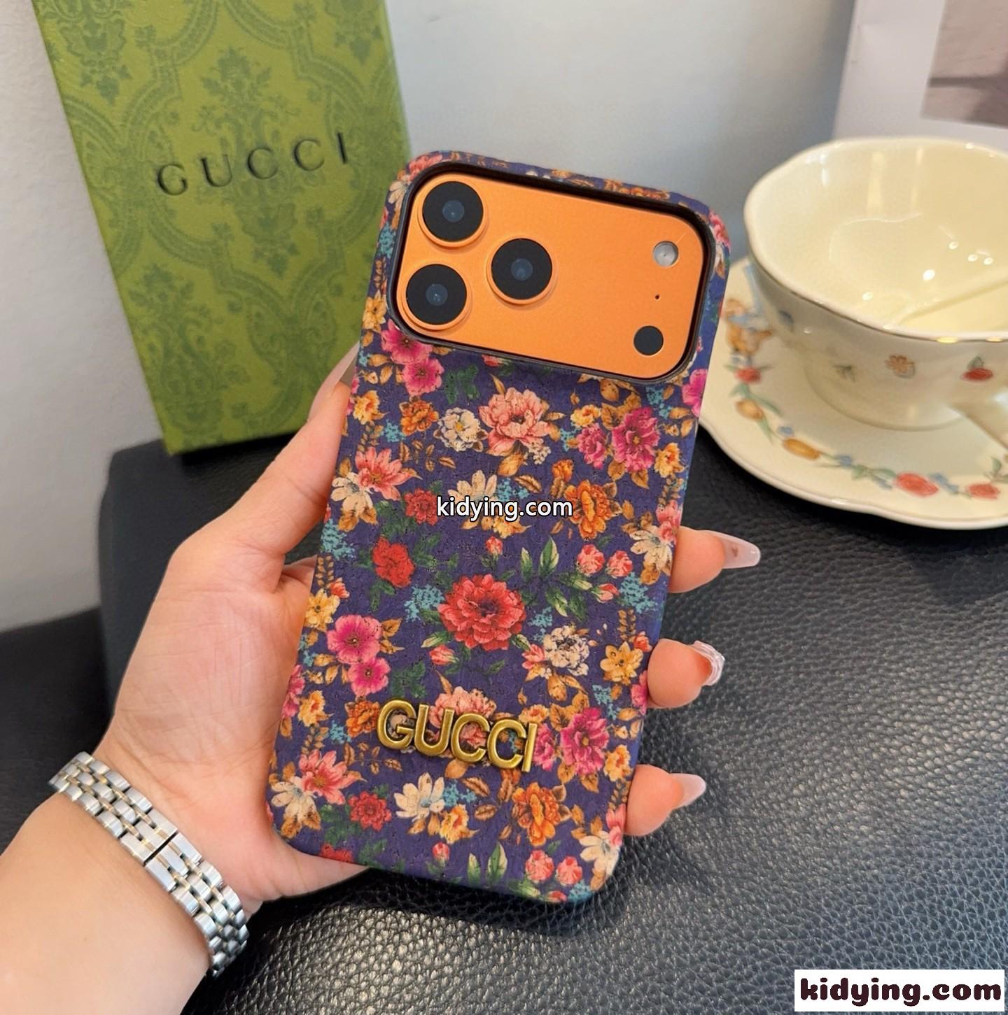グッチ 携帯ケース 偽物 フローラル柄 iPhoneケース iPhone17 メタルロゴ-4