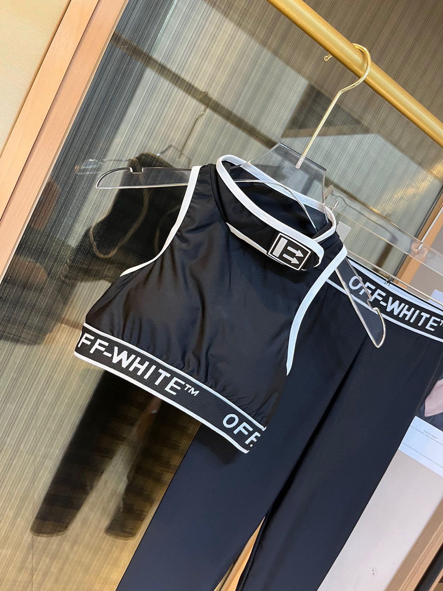 OFF-WHITE 高弾力ヨガウェアセット 胸パッド付きタンクトップと美脚レギンス-2