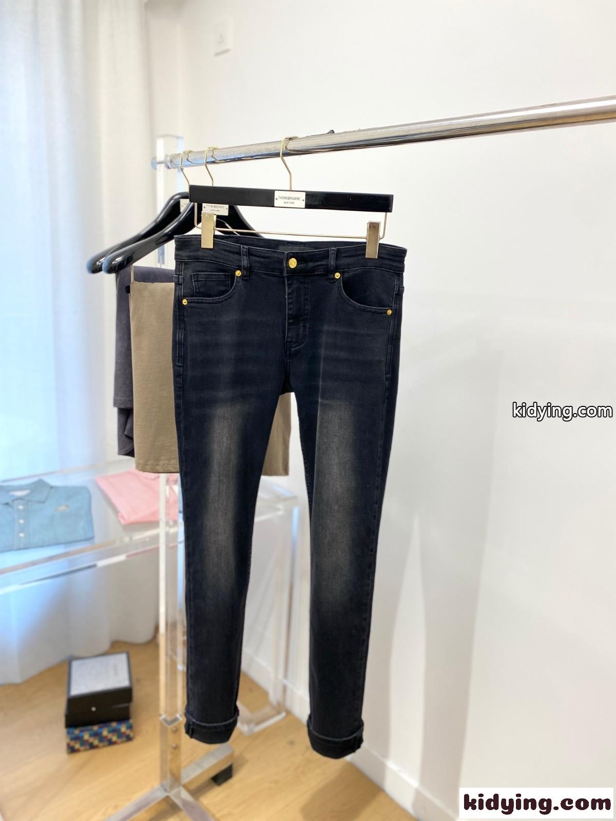 合わせやすい ヴェルサーチェ ジーンズ 偽物 ストレッチ メンズ デニムパンツ-0