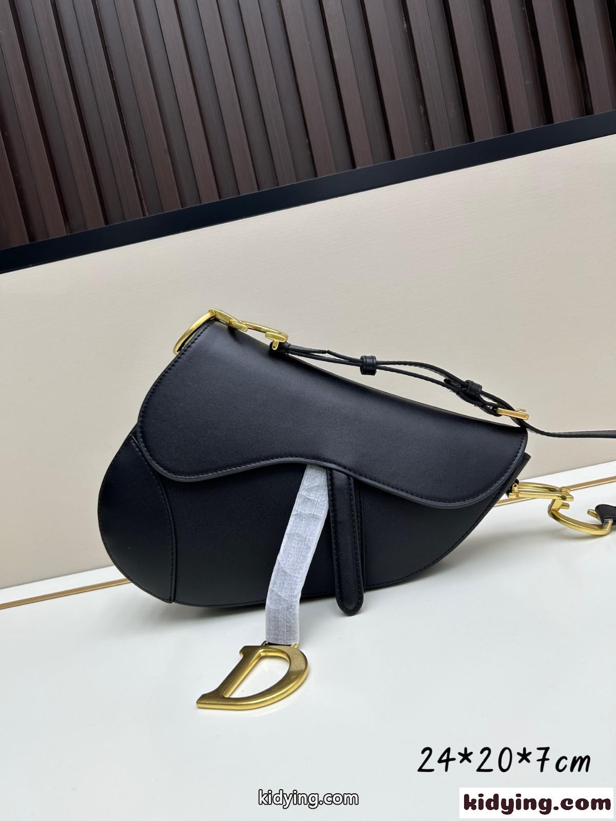 ディオール Saddle ストラップ付き ソフトバッグ ミディアム コピー ブラック-0