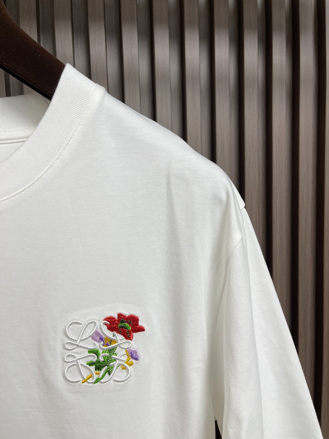 シンプル アナグラム刺繍 クルーネック ロエベ Tシャツ 偽物 コットン ホワイト-2