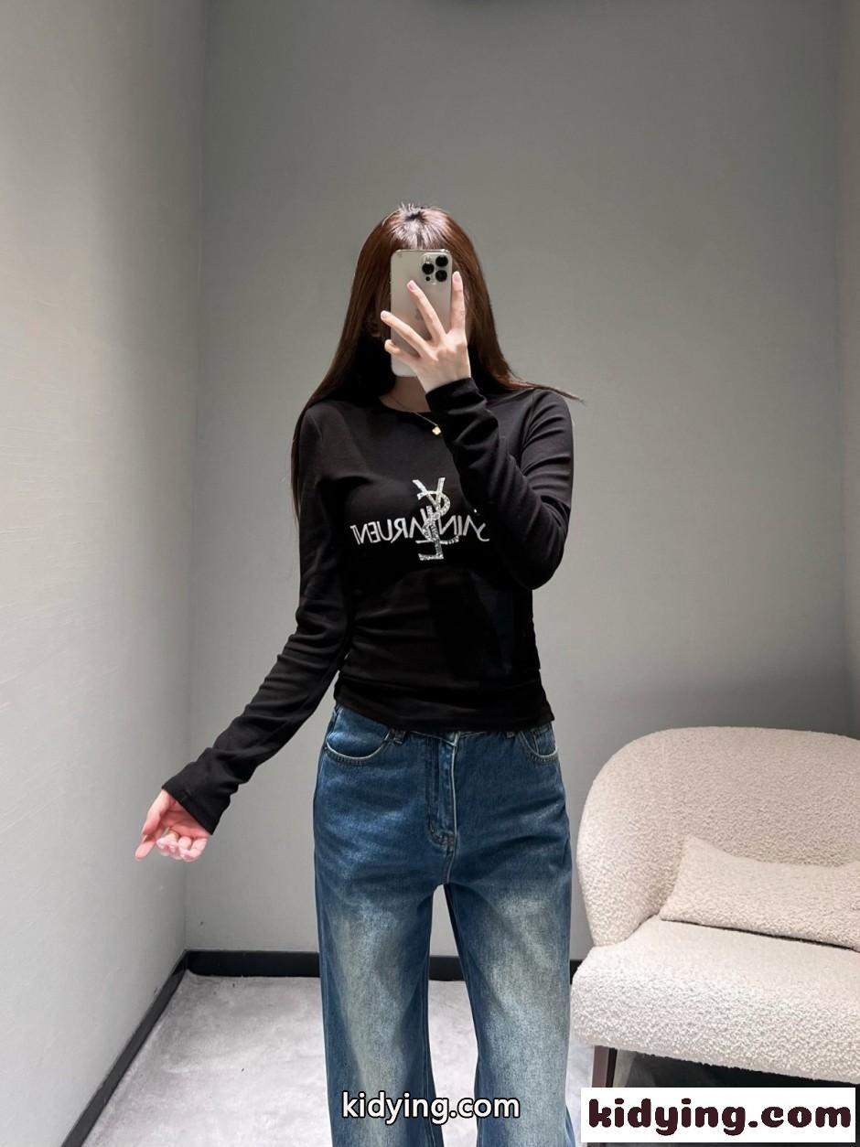 シンプル 合わせやすい ロゴ入り 長袖Tシャツ イヴ・サンローラン Tシャツ 偽物 ブランク-4