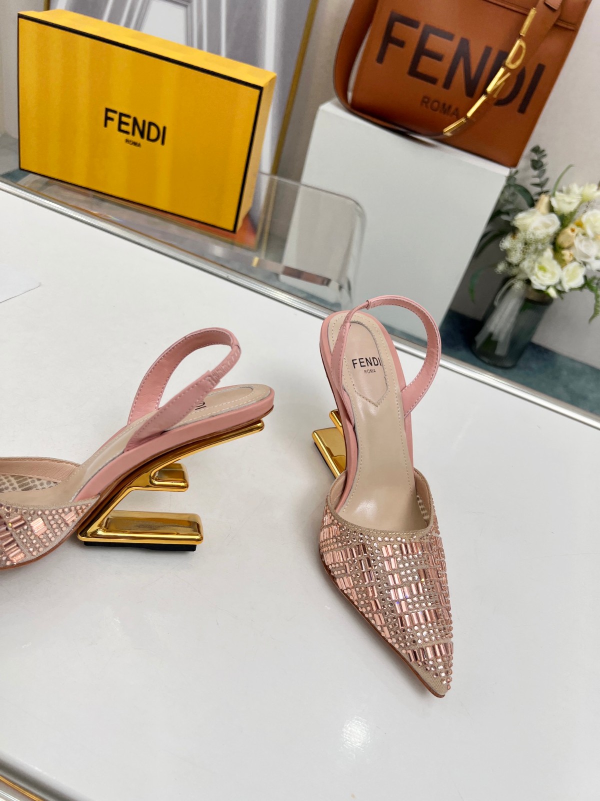 フェンディ ファースト パンプス コピー 女性らしい 上品 ラインストーン レディース-0