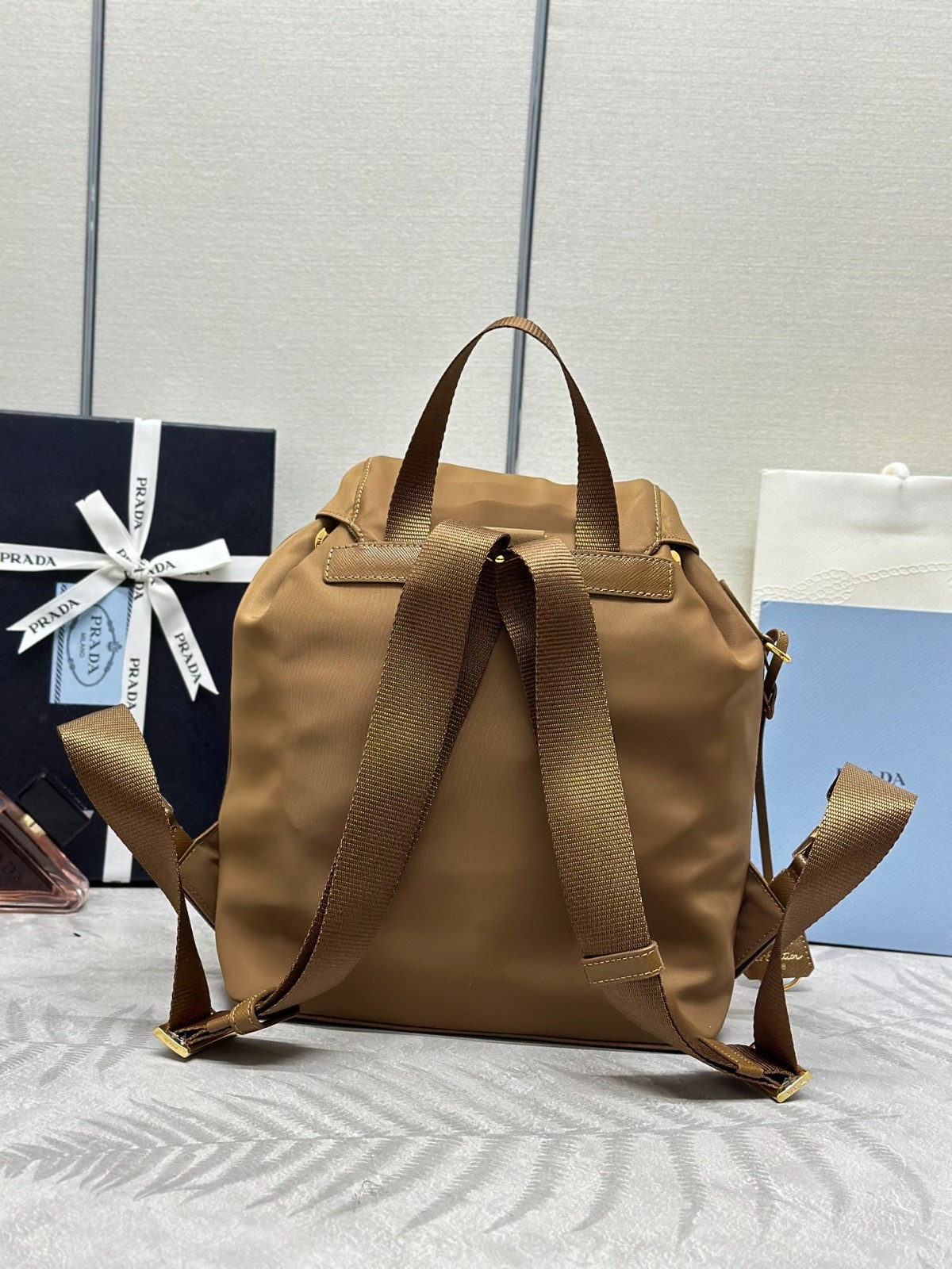 大人気！カジュアル バックパック リュック プラダ バッグ スーパーコピー 1BZ677-2