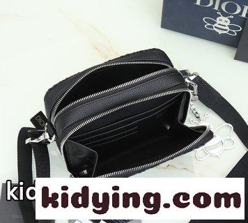 Diorディオール男性OBLIQUE柄バッグ 斜めがけバッグを手に持って 実物で撮影して 図は商品と一致している クリスチャンディオール 鞄 コピー-3