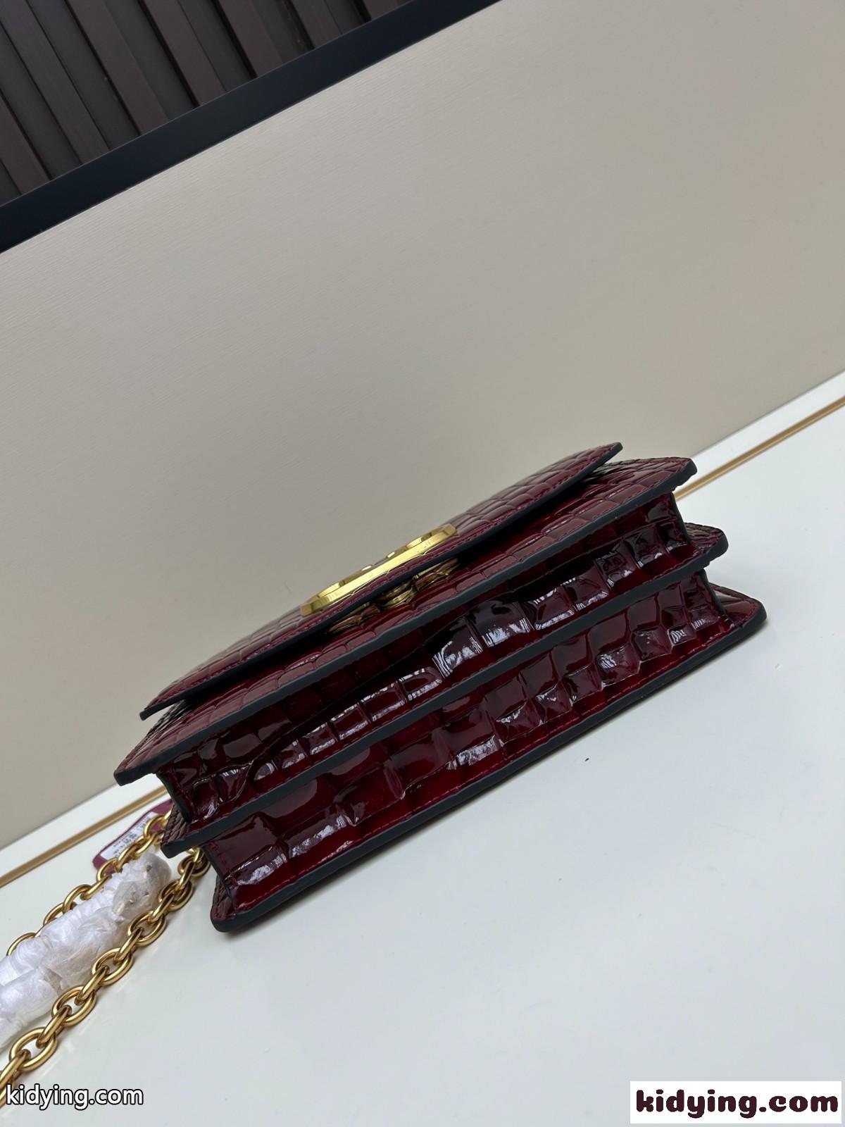 上品 クロコダイルレザー ショルダーバッグ ヴァレンティノ バッグ コピー レッド-2