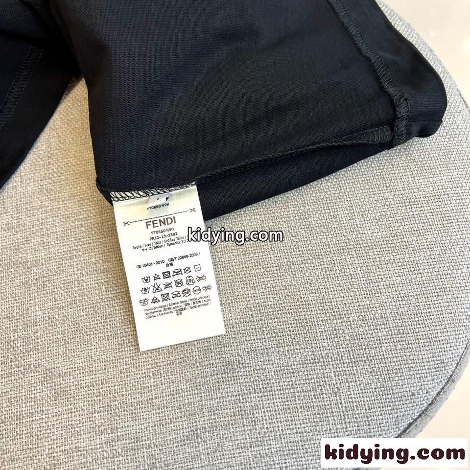 シンプル ロゴ刺繍 コットン 半袖Tシャツ フェンディ Tシャツ 偽物 ブラック-3