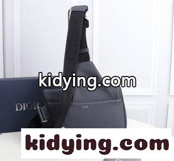 DIORディオ Christian Dior Atelier ロゴ鞍包 胸包 ディオール バッグ メンズ コピー 内部にDIORマークを彫る-3
