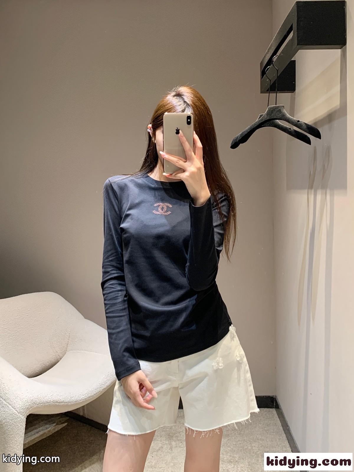 シンプル クルーネック コットン 長袖Tシャツ シャネル Tシャツ コピー ブラック-0