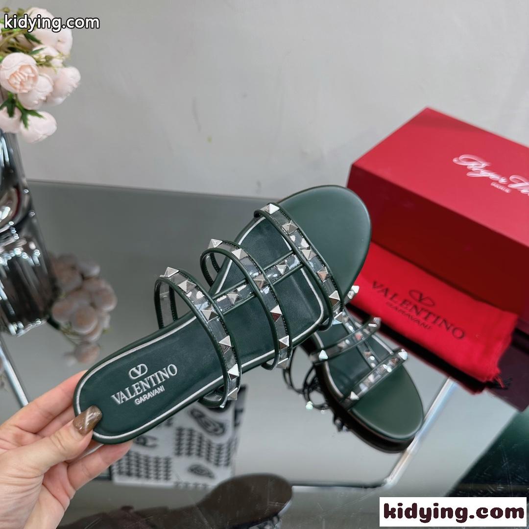 人気 ロックスタッズ フラットスライドサンダル おしゃれ ヴァレンティノ サンダル コピー-4