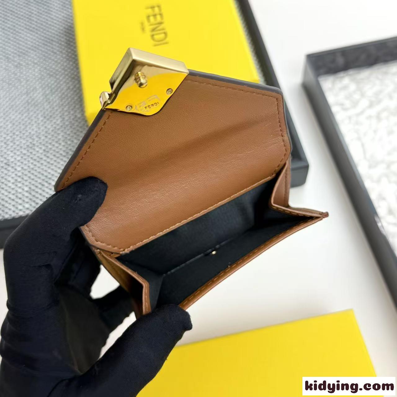 人気 コンパクト 三つ折り財布 フェンディ 財布 スーパーコピー ウォレット ブラウン-3