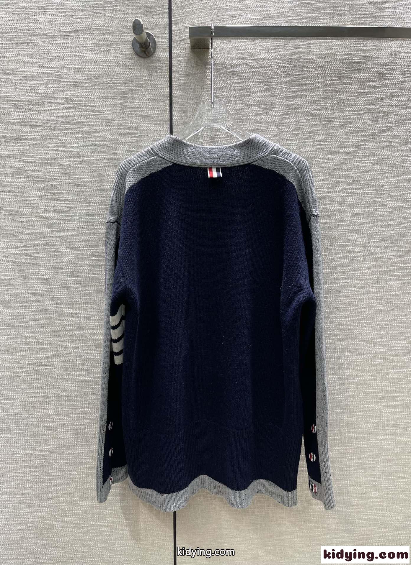 トムブラウン カーディガン コピー 秋冬 ファッション オーバーサイズ おしゃれ 合わせやすい-4