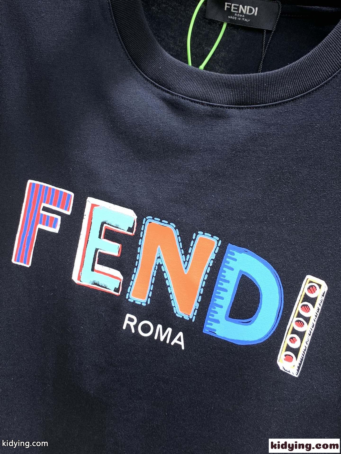 マルチカラーロゴ入り クルーネック フェンディ Tシャツ コピー 半袖 トップス-1